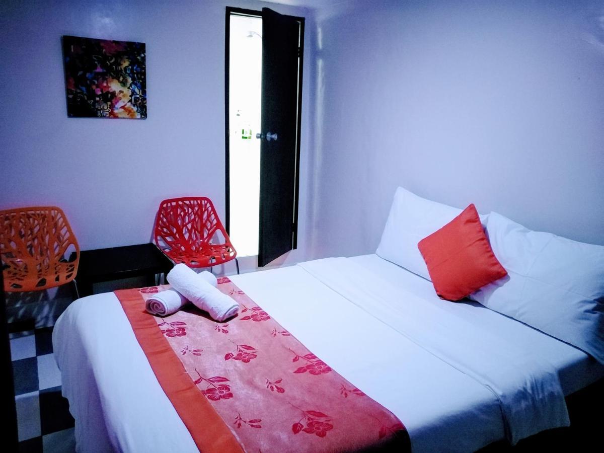 Halfway House Hostel Mactan Cebu Airport Lapu-Lapu City Kültér fotó