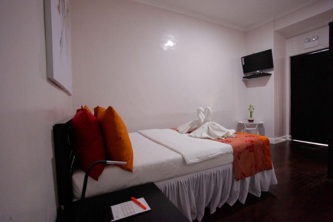 Halfway House Hostel Mactan Cebu Airport Lapu-Lapu City Kültér fotó