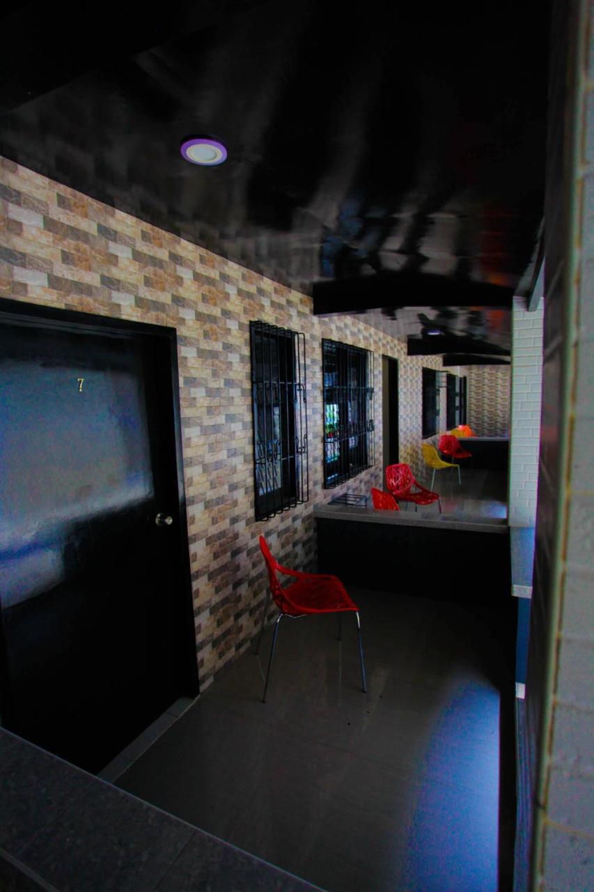 Halfway House Hostel Mactan Cebu Airport Lapu-Lapu City Kültér fotó