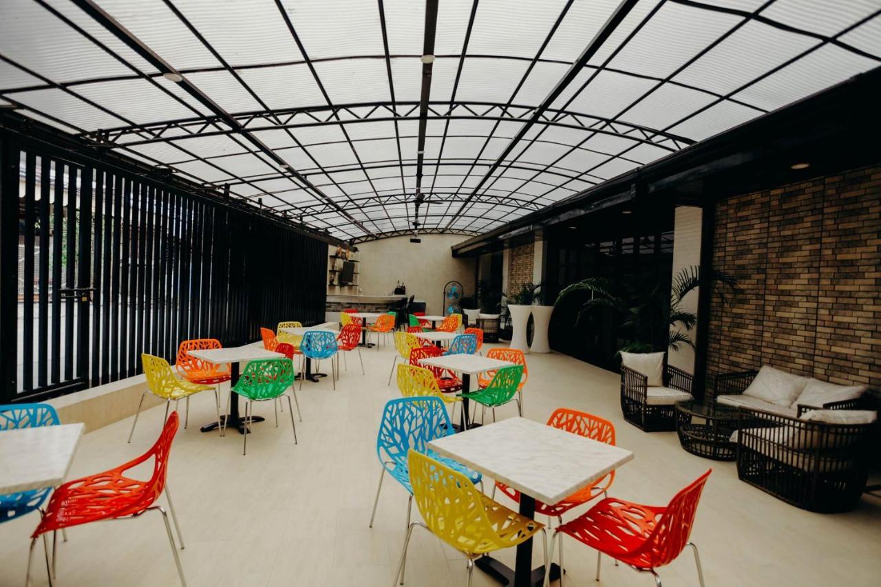 Halfway House Hostel Mactan Cebu Airport Lapu-Lapu City Kültér fotó