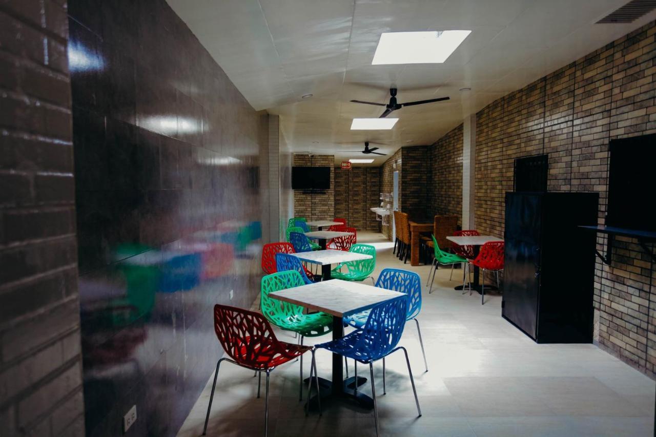 Halfway House Hostel Mactan Cebu Airport Lapu-Lapu City Kültér fotó